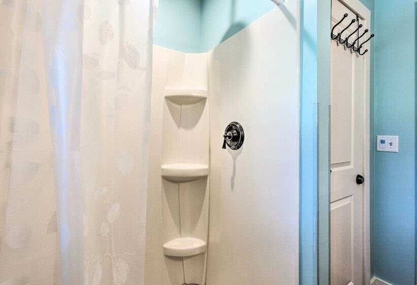 Breezy Silver Lake Getaway: Fishing Dock, Grill!