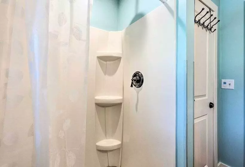 Breezy Silver Lake Getaway: Fishing Dock, Grill!