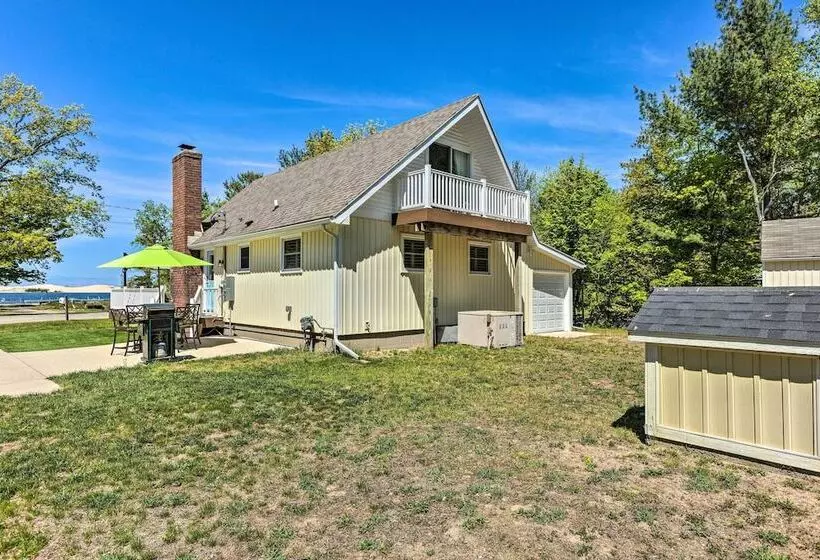 Breezy Silver Lake Getaway: Fishing Dock, Grill!