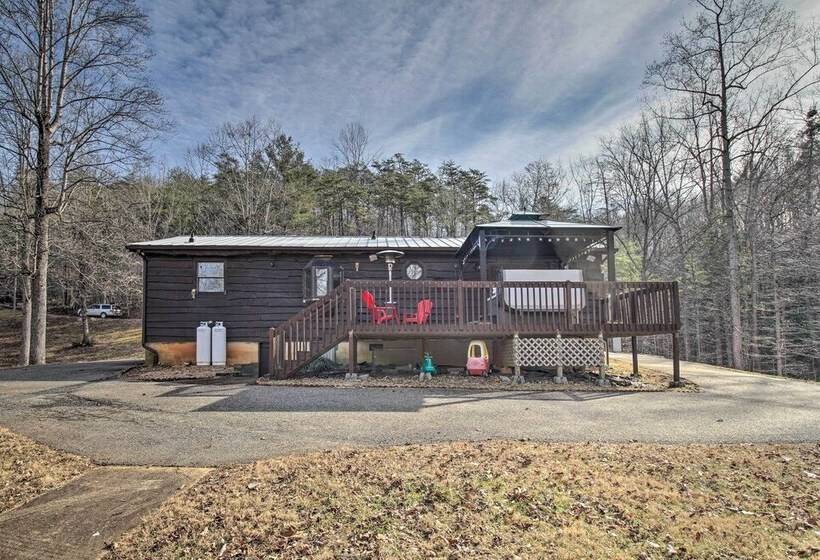 Carters Hideaway By Fairy Stone: Pool & Hot Tub