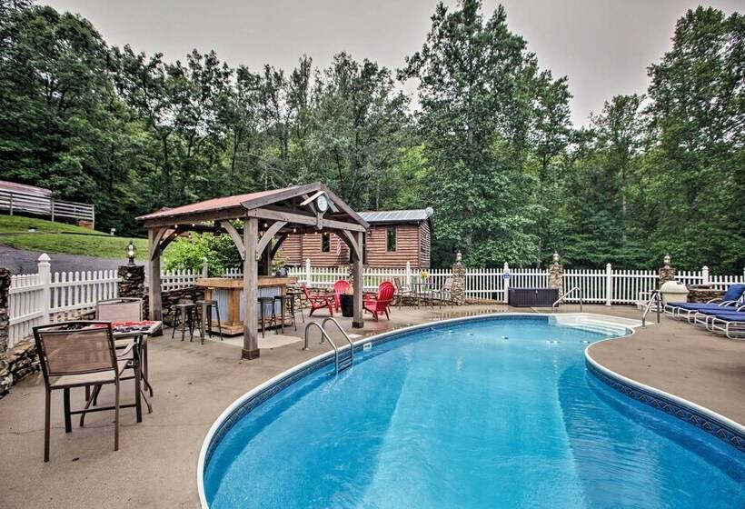 Carters Hideaway By Fairy Stone: Pool & Hot Tub