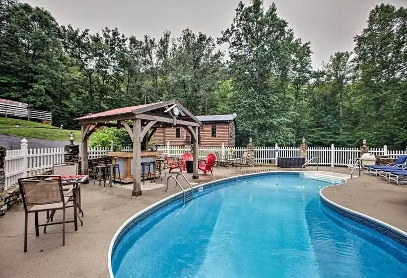 Carters Hideaway By Fairy Stone: Pool & Hot Tub