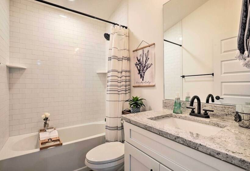 Charming Florida Retreat < Half Mile To Beach!