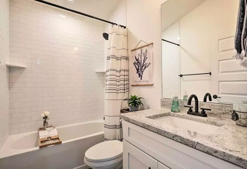 Charming Florida Retreat < Half Mile To Beach!