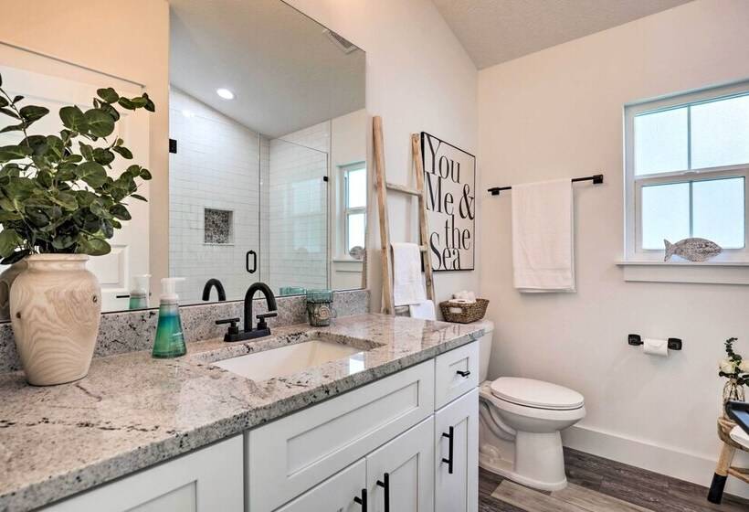 Charming Florida Retreat < Half Mile To Beach!