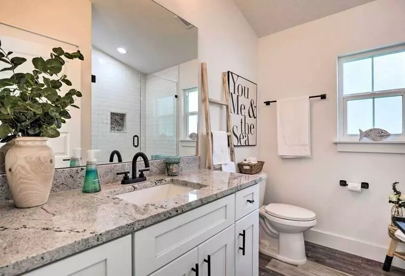 Charming Florida Retreat < Half Mile To Beach!