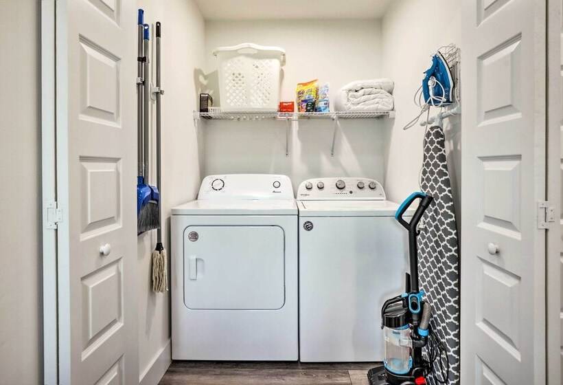 Charming Florida Retreat < Half Mile To Beach!