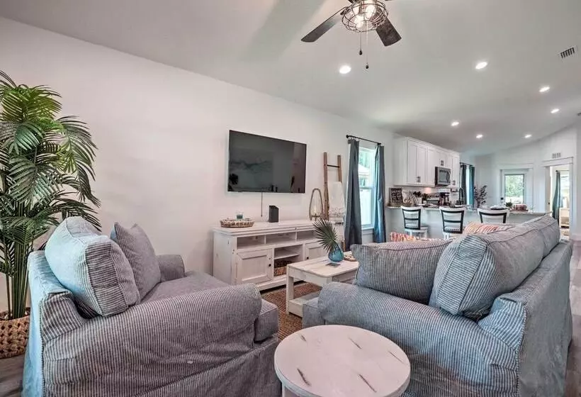 Charming Florida Retreat < Half Mile To Beach!