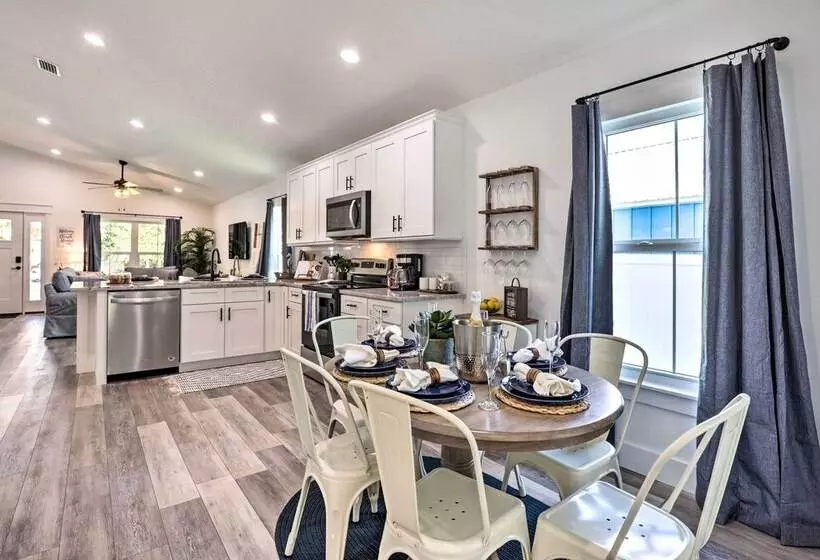 Charming Florida Retreat < Half Mile To Beach!