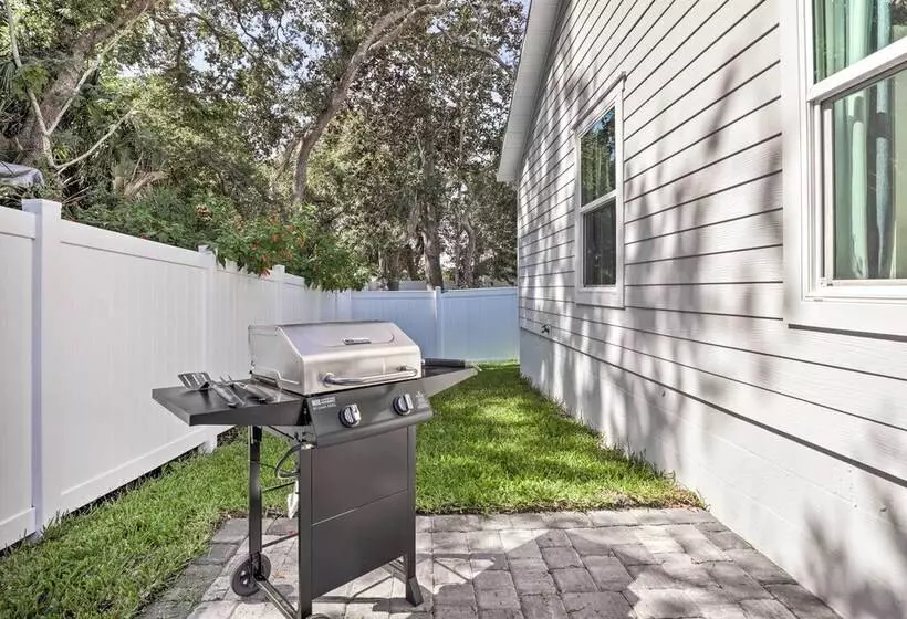 Charming Florida Retreat < Half Mile To Beach!