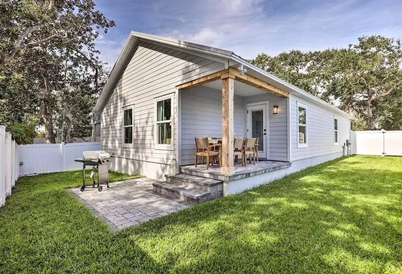 Charming Florida Retreat < Half Mile To Beach!