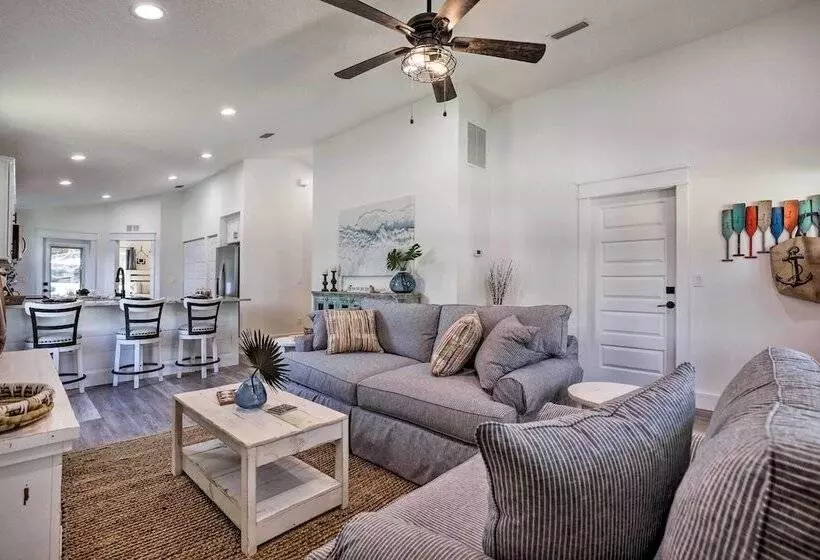Charming Florida Retreat < Half Mile To Beach!