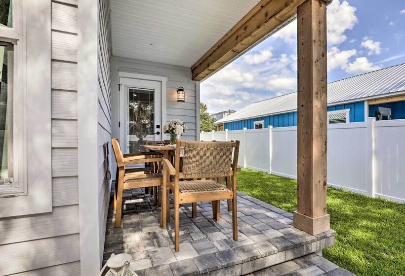 Charming Florida Retreat < Half Mile To Beach!