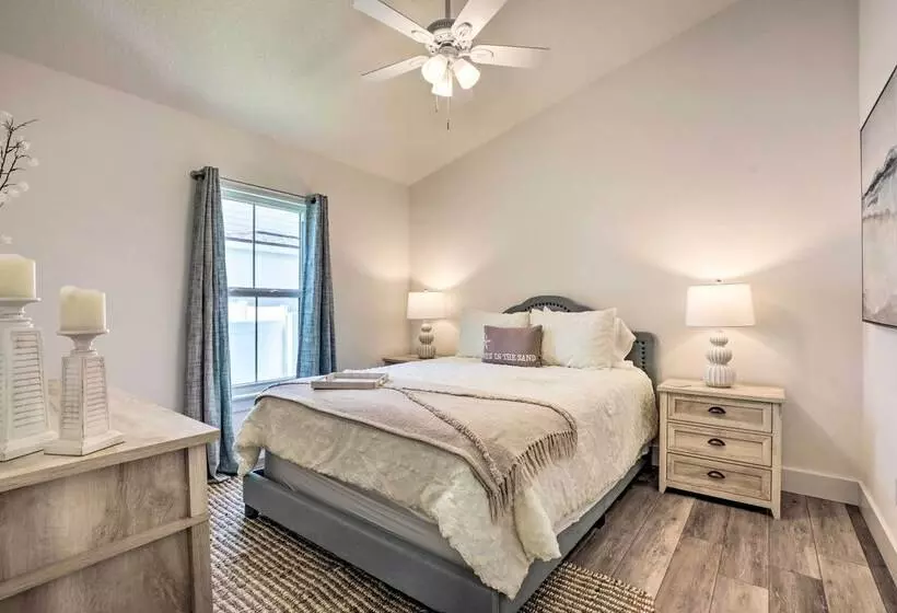 Charming Florida Retreat < Half Mile To Beach!