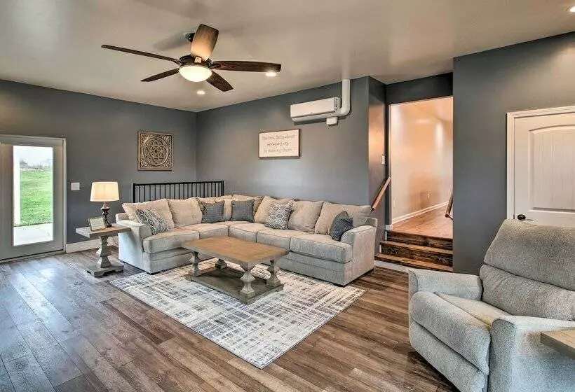 Chic Ste Genevieve Home W/ Nice Interior Amenities