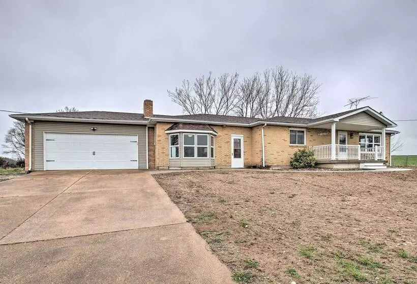 Chic Ste Genevieve Home W/ Nice Interior Amenities