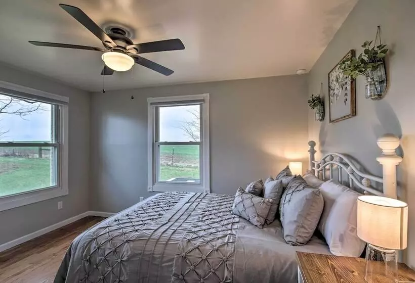 Chic Ste Genevieve Home W/ Nice Interior Amenities