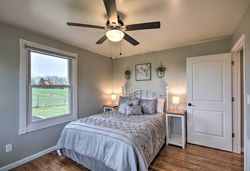 Chic Ste Genevieve Home W/ Nice Interior Amenities