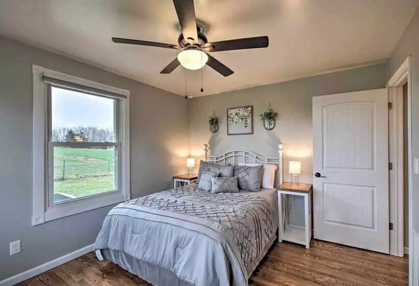 Chic Ste Genevieve Home W/ Nice Interior Amenities