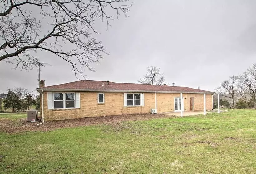 Chic Ste Genevieve Home W/ Nice Interior Amenities