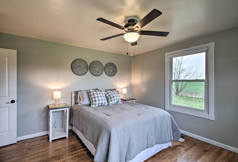 Chic Ste Genevieve Home W/ Nice Interior Amenities