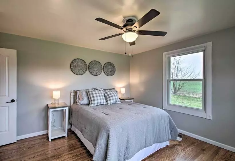 Chic Ste Genevieve Home W/ Nice Interior Amenities