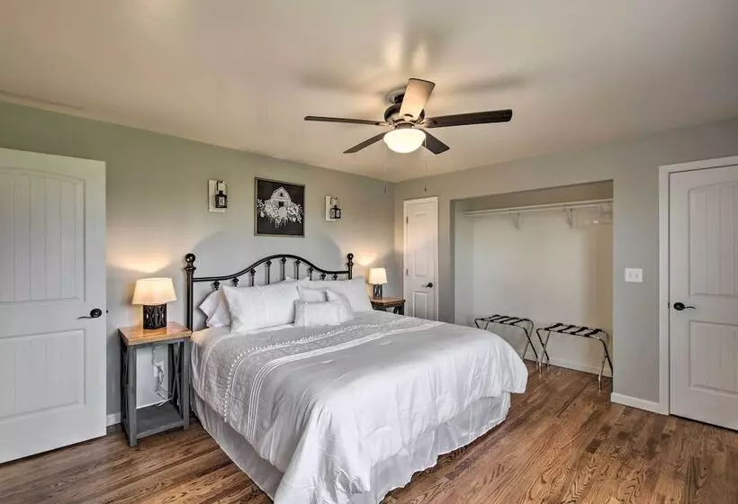 Chic Ste Genevieve Home W/ Nice Interior Amenities