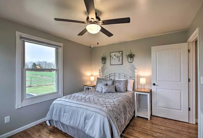 Chic Ste Genevieve Home W/ Nice Interior Amenities