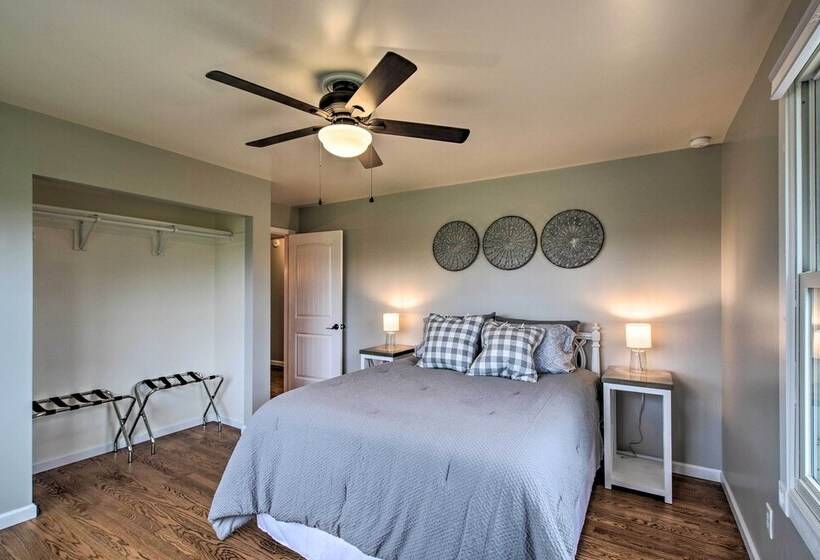 Chic Ste Genevieve Home W/ Nice Interior Amenities