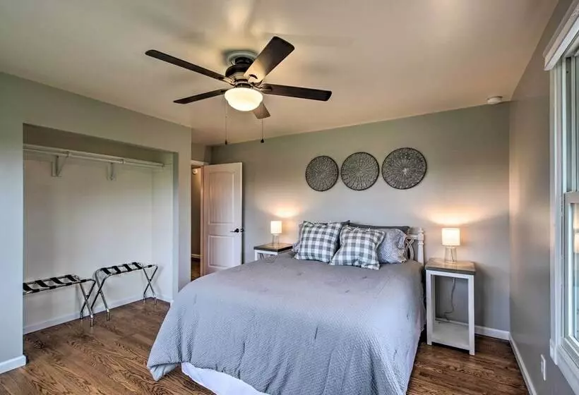 Chic Ste Genevieve Home W/ Nice Interior Amenities