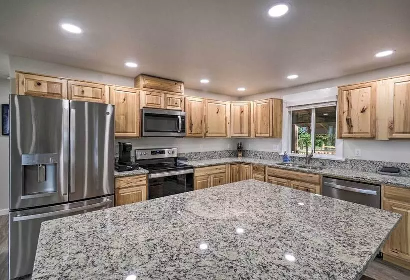 Coastal Washington Getaway: Walk To Beach!