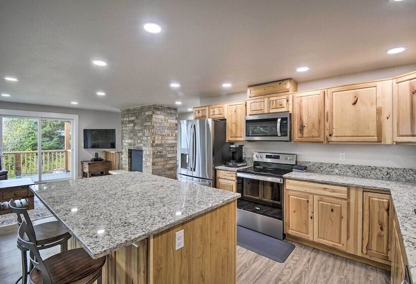 Coastal Washington Getaway: Walk To Beach!