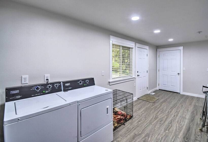 Coastal Washington Getaway: Walk To Beach!