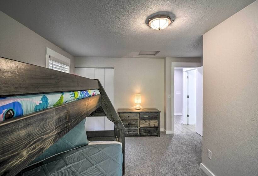 Coastal Washington Getaway: Walk To Beach!