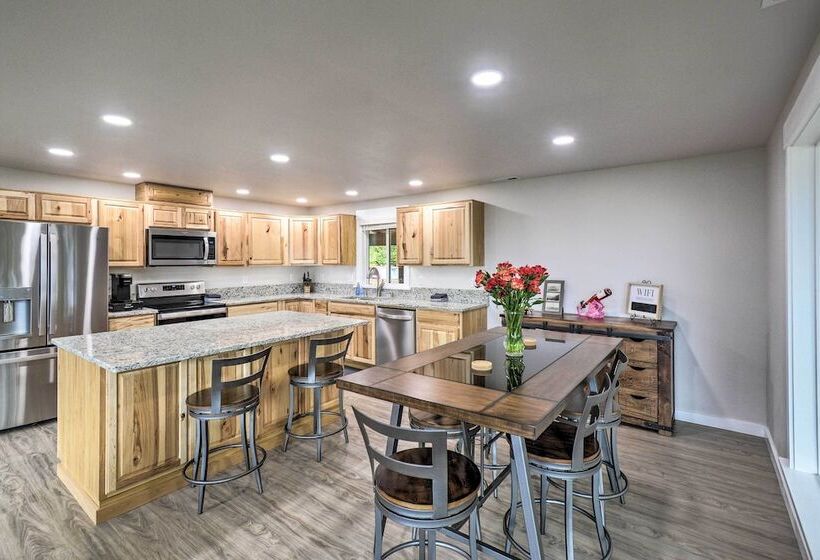 Coastal Washington Getaway: Walk To Beach!