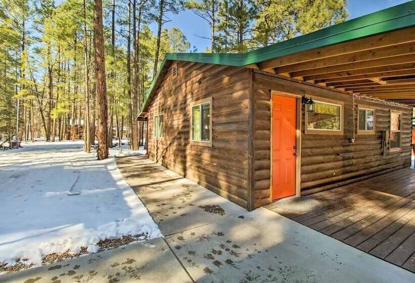 Cozy Lakeside Cabin: Walk To Rainbow Lake!