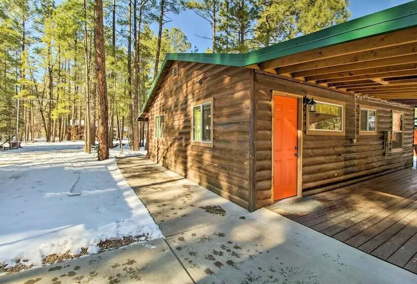 Cozy Lakeside Cabin: Walk To Rainbow Lake!