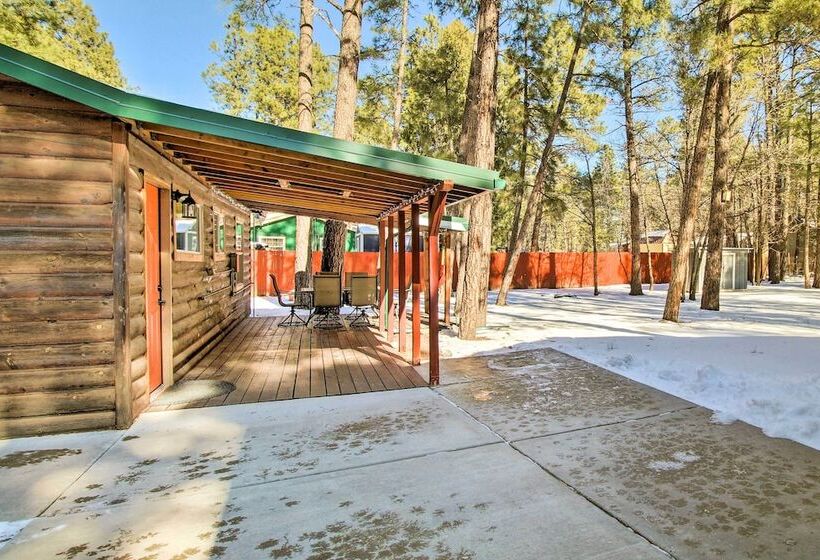 Cozy Lakeside Cabin: Walk To Rainbow Lake!