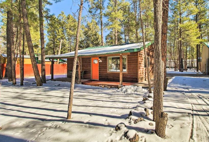 Cozy Lakeside Cabin: Walk To Rainbow Lake!