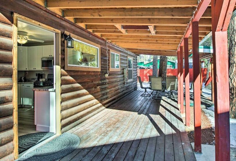 Cozy Lakeside Cabin: Walk To Rainbow Lake!