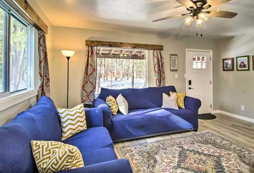 Cozy Lakeside Cabin: Walk To Rainbow Lake!