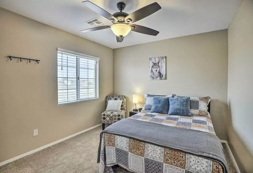 Dreamy El Mirage Oasis < 12 Mi To Golf & Hike