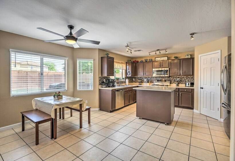 Dreamy El Mirage Oasis < 12 Mi To Golf & Hike