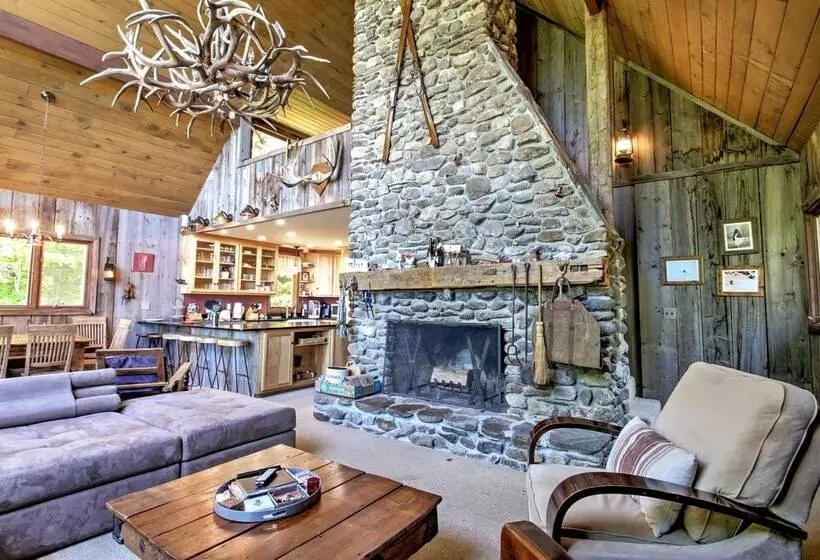 East Burke House W/ Deck < 3 Mi To Kingdom Trails!