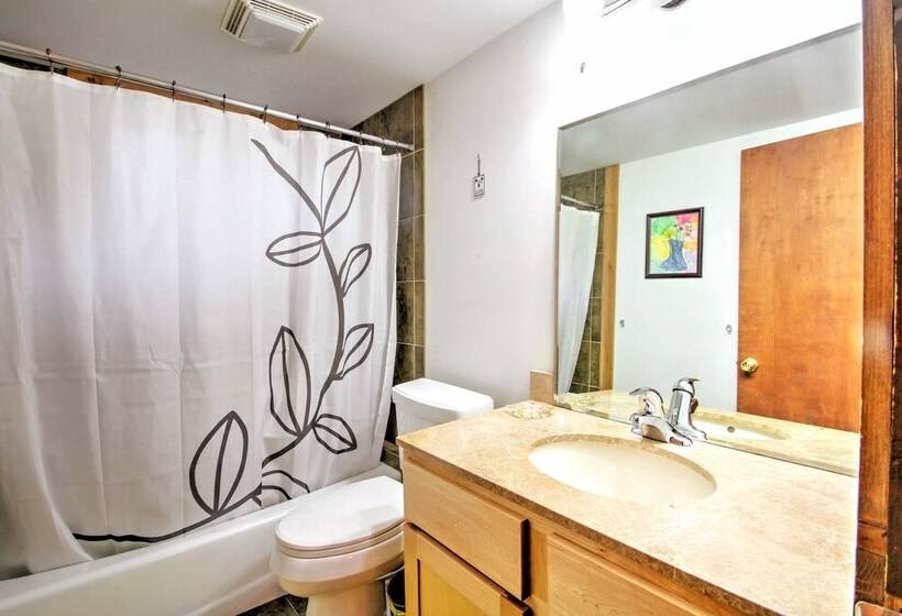 East Burke House W/ Deck < 3 Mi To Kingdom Trails!