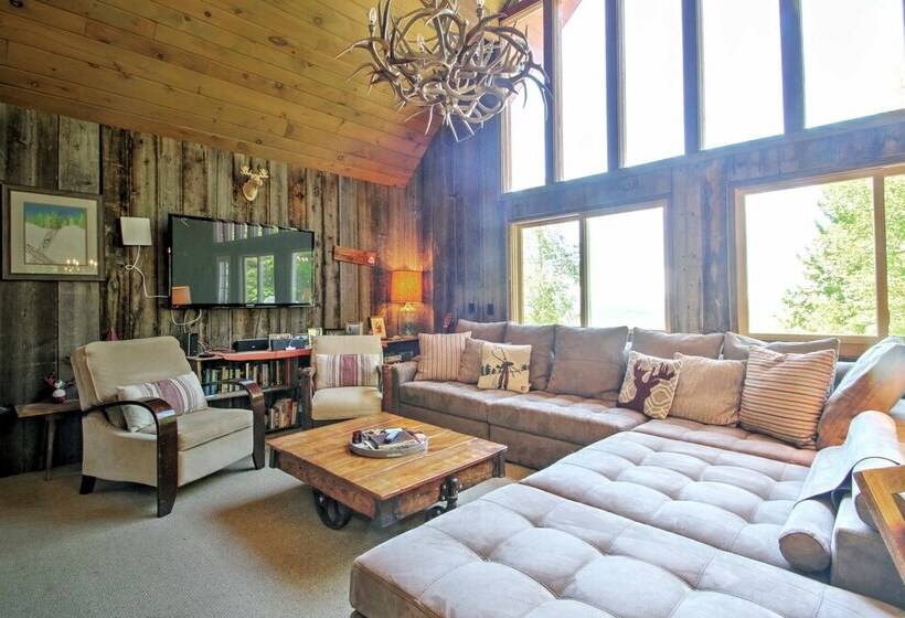 East Burke House W/ Deck < 3 Mi To Kingdom Trails!