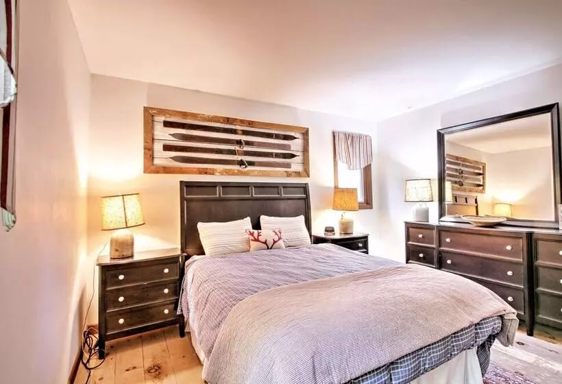 East Burke House W/ Deck < 3 Mi To Kingdom Trails!