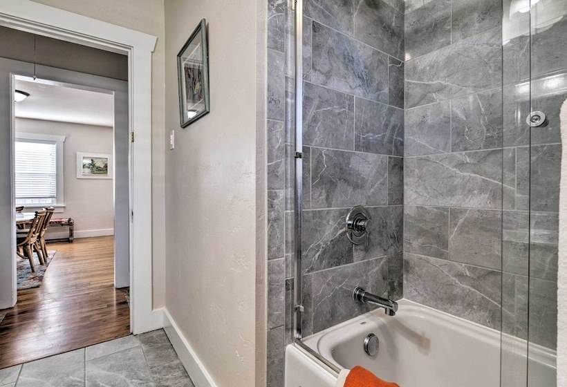 Eureka Cottage Near Sequoia Park & Old Town!