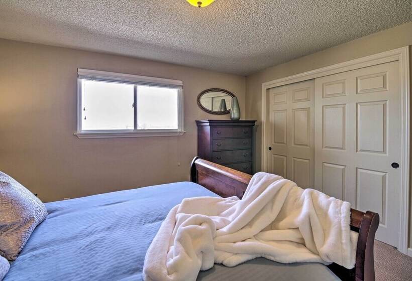 Farmhouse W/ Game Room, 1 Mi To Lake Lowell!