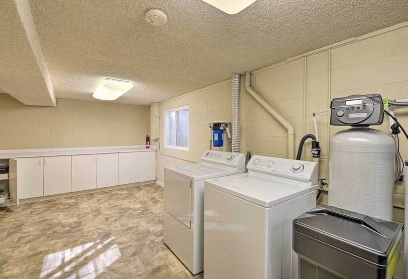 Farmhouse W/ Game Room, 1 Mi To Lake Lowell!